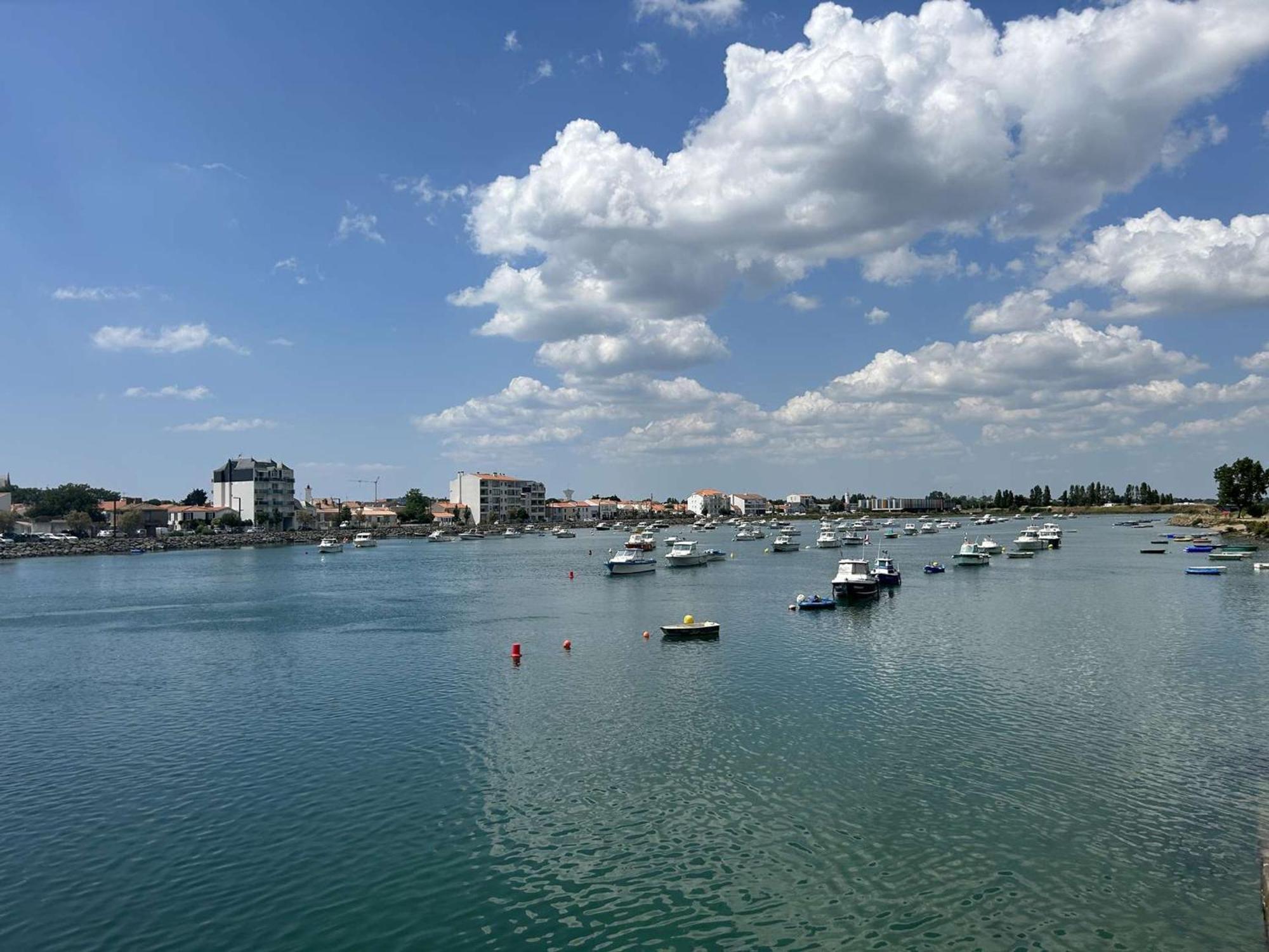 Appartement 2 Pieces Avec Parking Prive, Proche Plage Et Commerces, Saint-Gilles-Croix-De-Vie - Fr-1-224-783 Eksteriør bilde